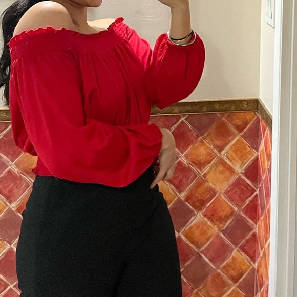 Red cropped blouse - Picture 3 of 6